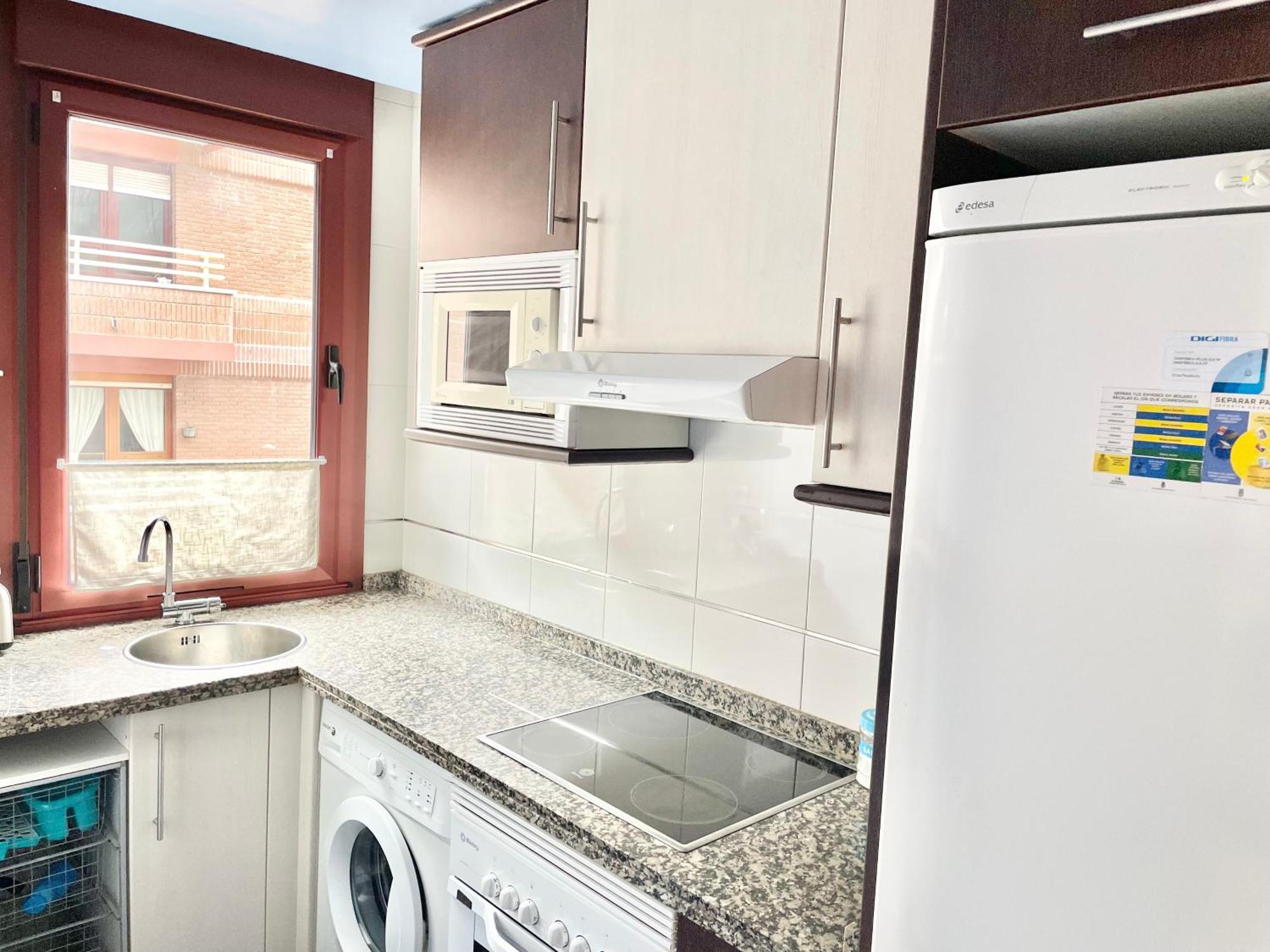 El Carbayu Con Garaje Privado Apartamento